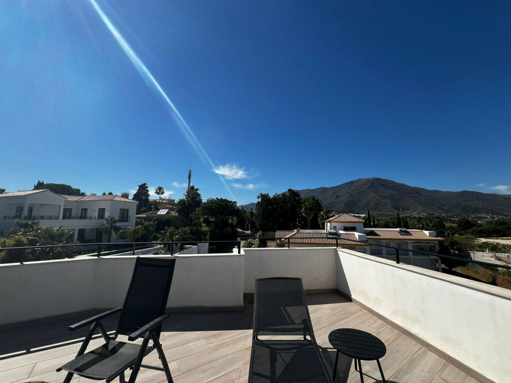 Detached Villa Estepona Málaga - image 26