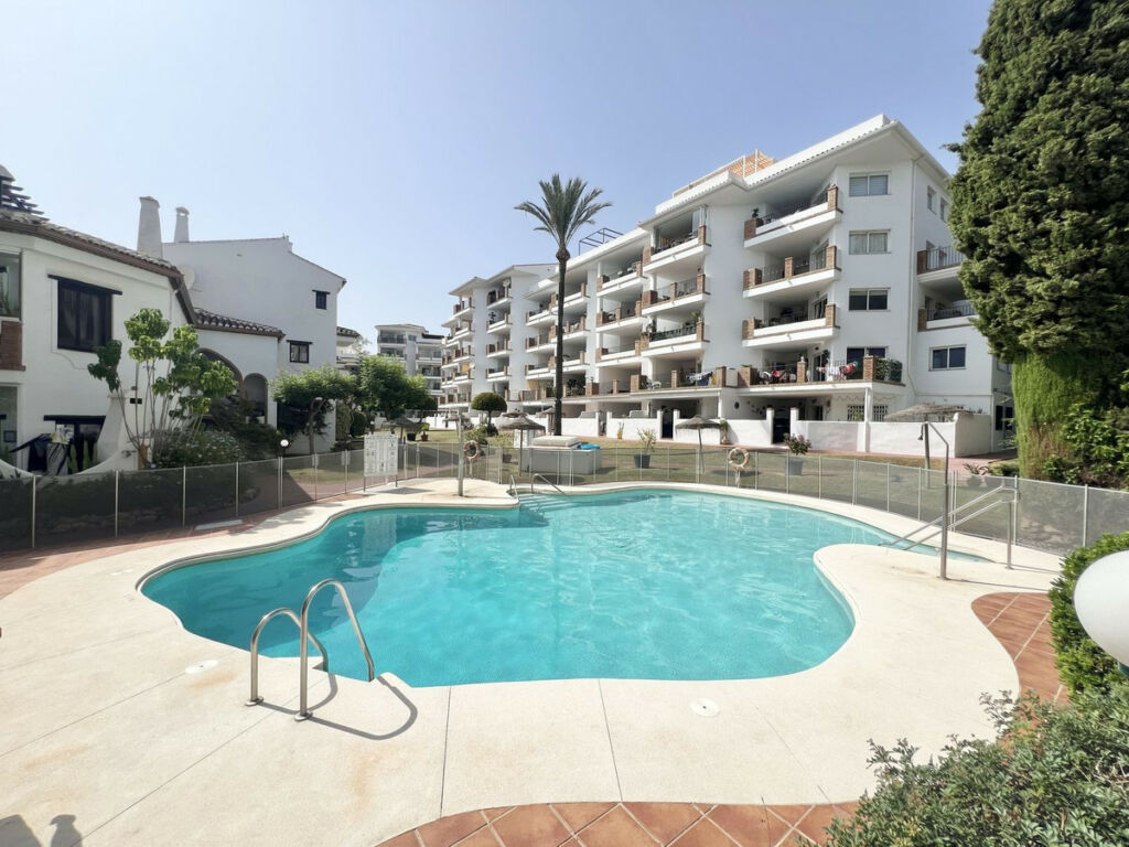 Middle Floor Apartment Calahonda Málaga - image 26