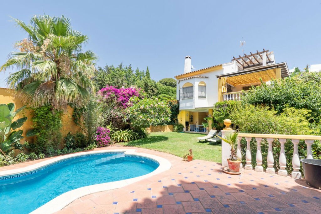 Detached Villa Nueva Andalucía Málaga - image 26