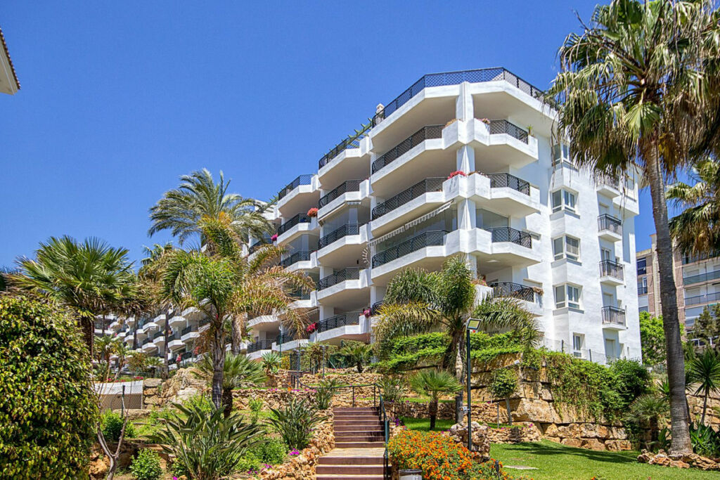 Penthouse Calahonda Málaga - image 21