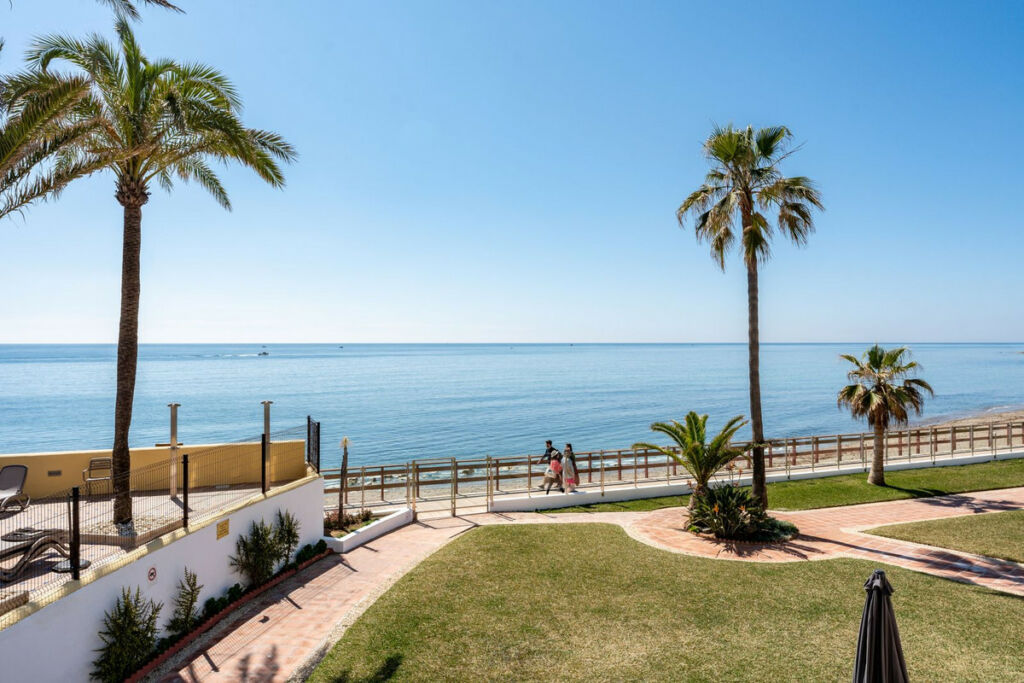 Townhouse Calahonda Málaga - image 26