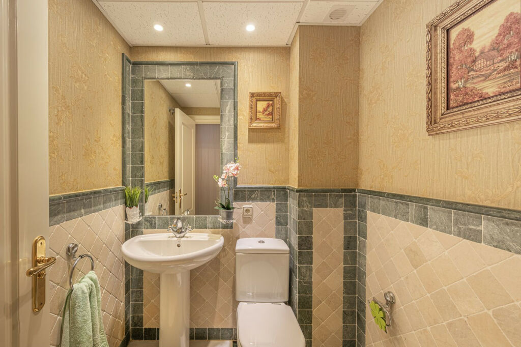 Middle Floor Apartment The Golden Mile Málaga - image 26
