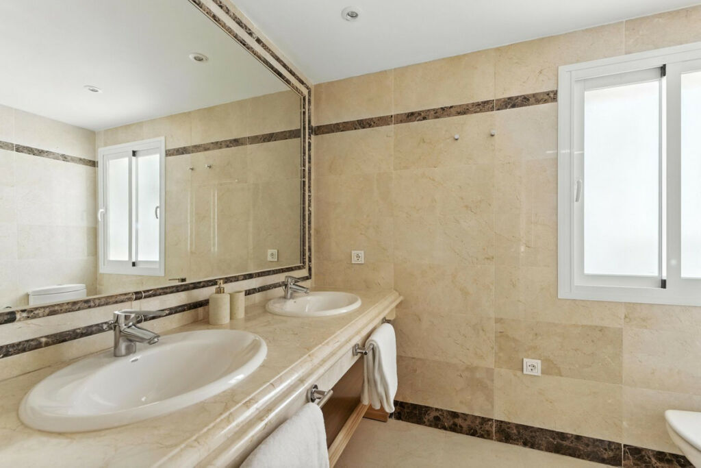 Middle Floor Apartment Nagüeles Málaga - image 38