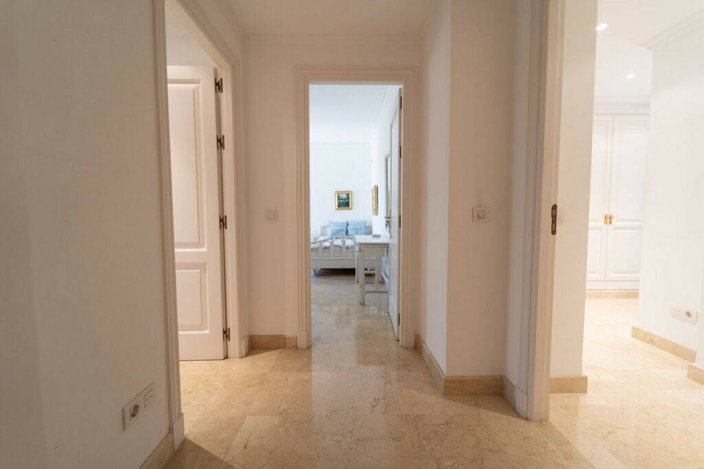 Middle Floor Apartment Nueva Andalucía Málaga - image 26