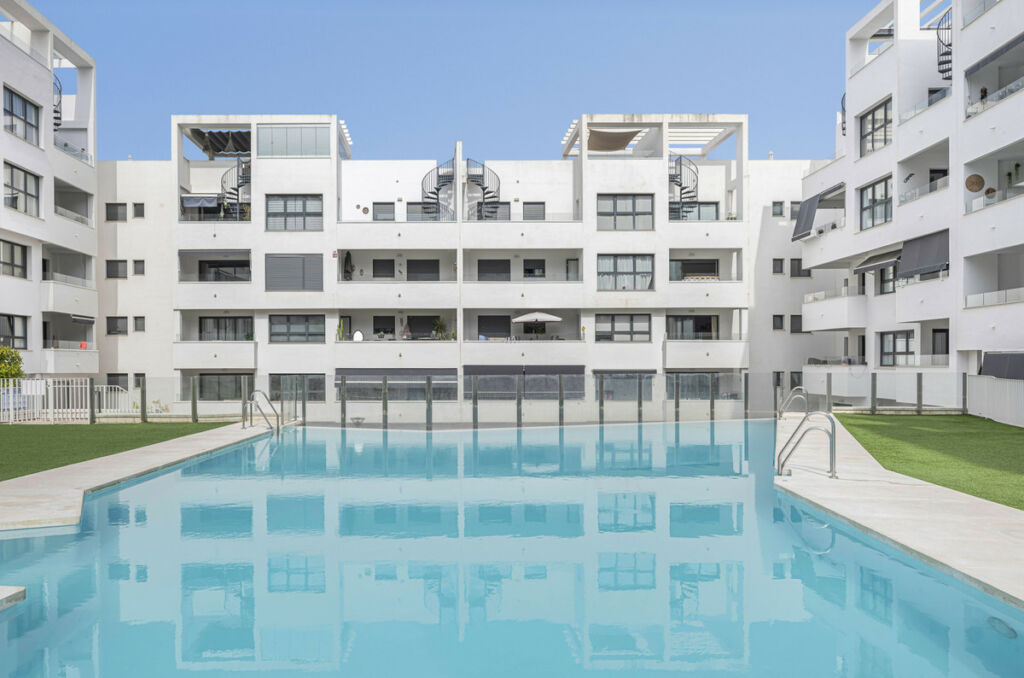 Middle Floor Apartment Estepona Málaga - image 25