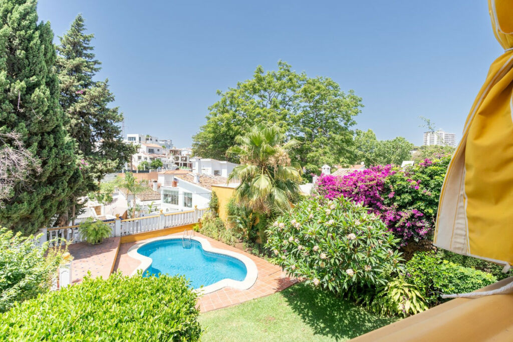 Detached Villa Nueva Andalucía Málaga - image 27