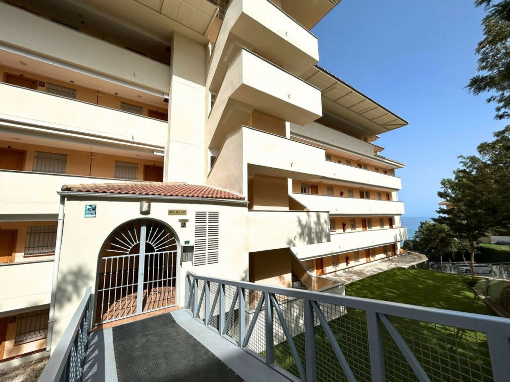 Middle Floor Apartment Carvajal Málaga - image 27