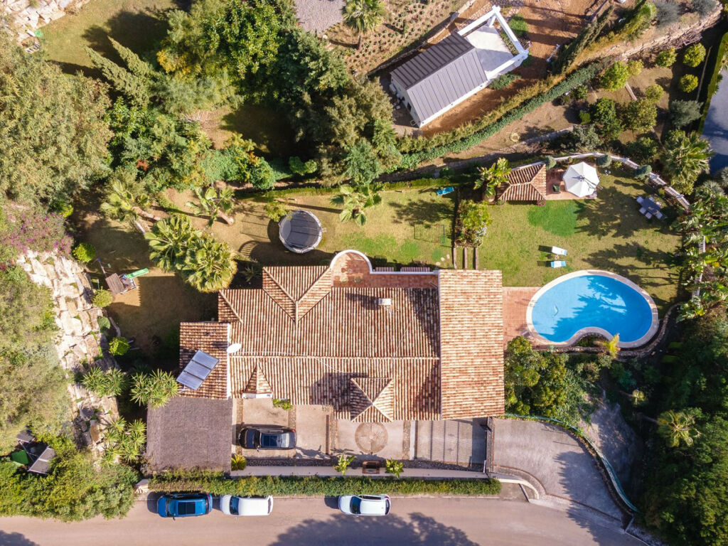 Detached Villa El Paraiso Málaga - image 27