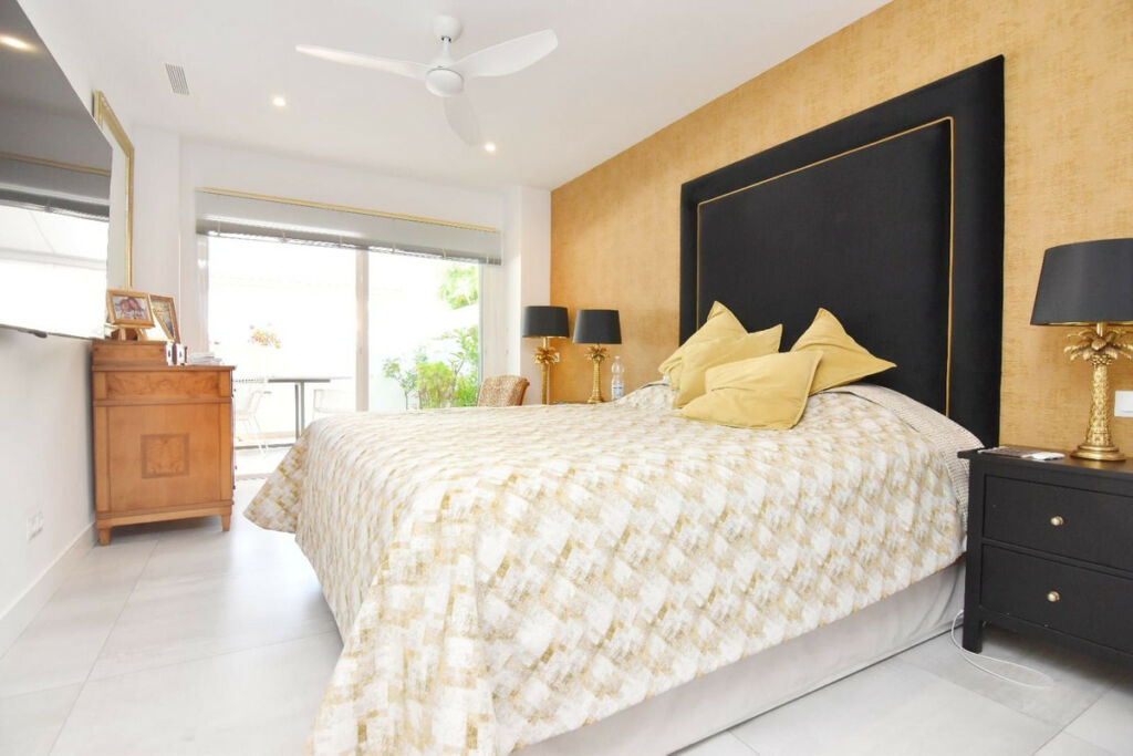 Detached Villa Benalmadena Pueblo Málaga - image 27