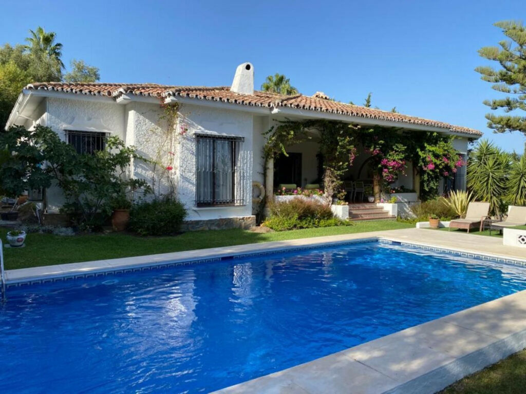 Detached Villa El Paraiso Málaga - image 28
