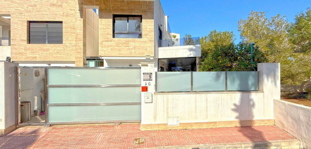 Detached Villa Villamartin Alicante - image 27