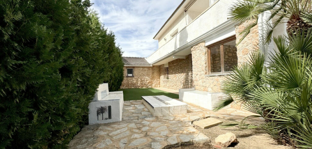 Detached Villa La Zenia Alicante - image 27