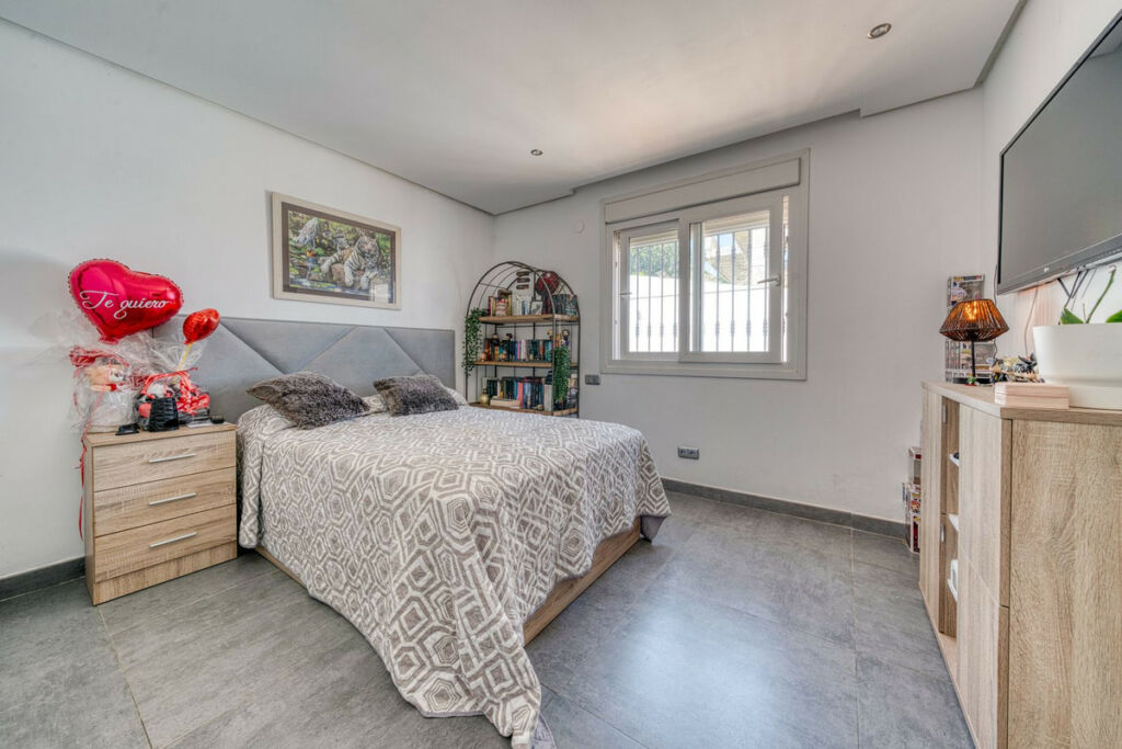 Detached Villa Estepona Málaga - image 25