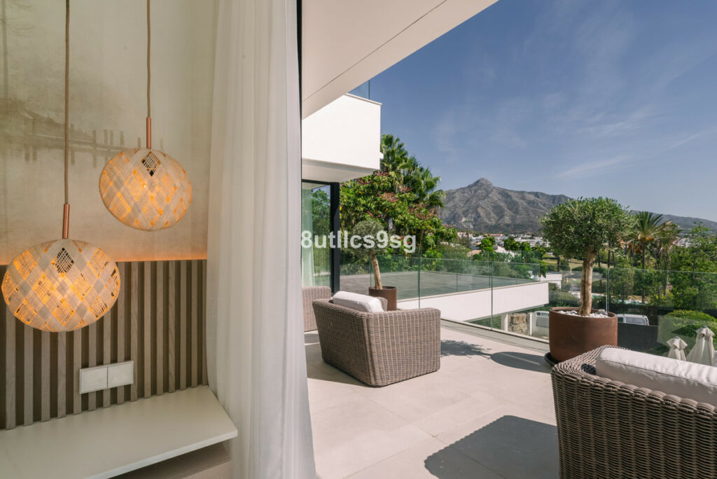 Detached Villa Nueva Andalucía Málaga - image 28