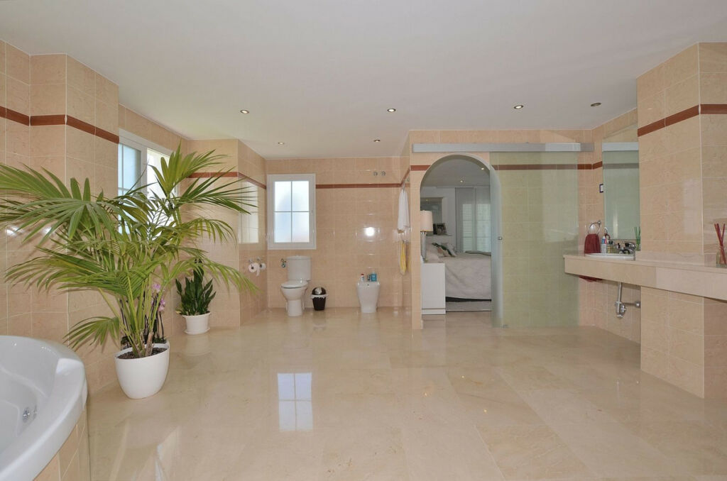 Penthouse Torrequebrada Málaga - image 28
