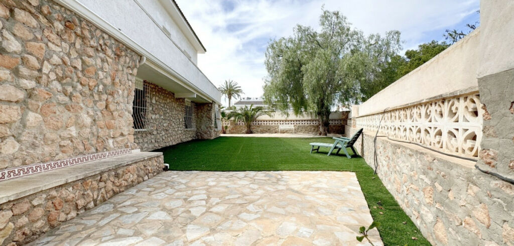 Detached Villa La Zenia Alicante - image 28