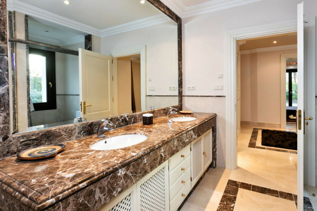 Detached Villa Benahavís Málaga - image 28