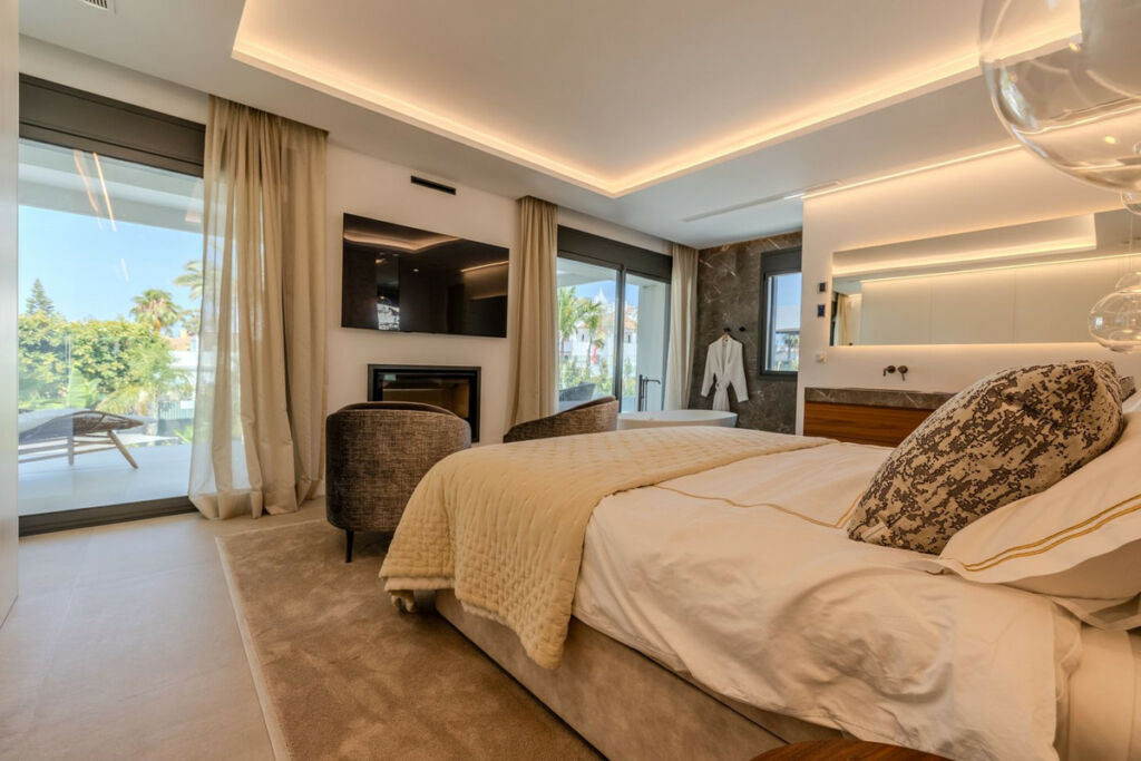 Detached Villa Puerto Banús Málaga - image 28