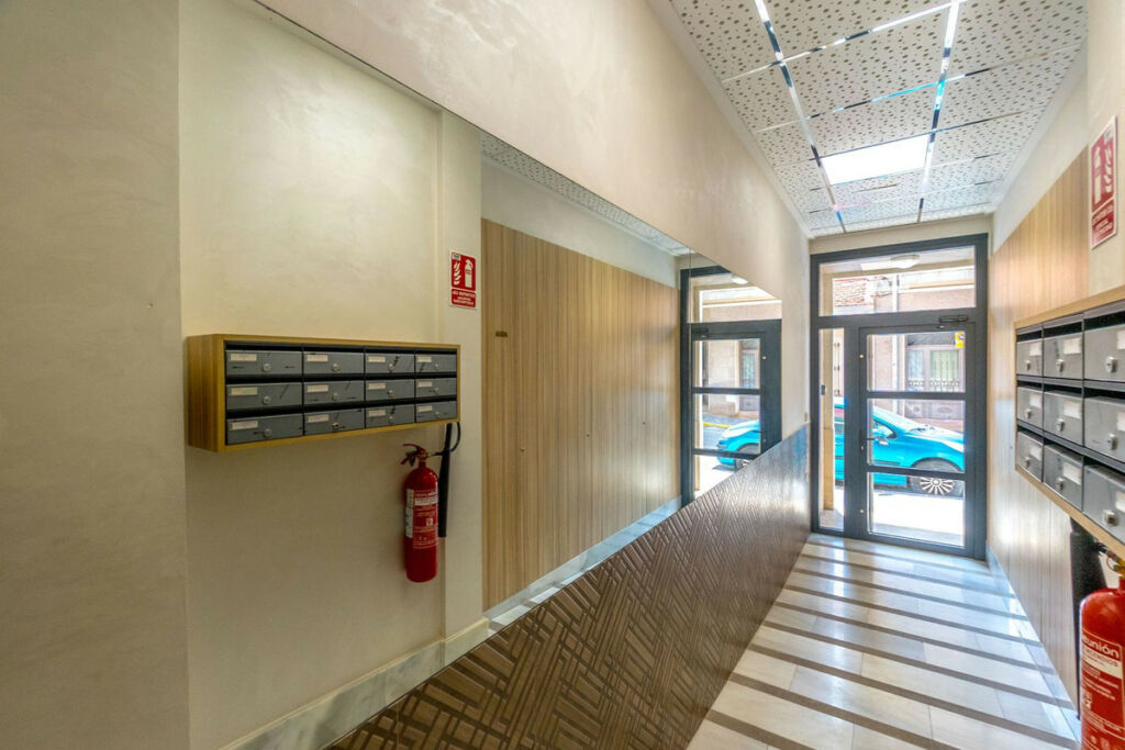 Middle Floor Apartment Torrevieja Alicante - image 28