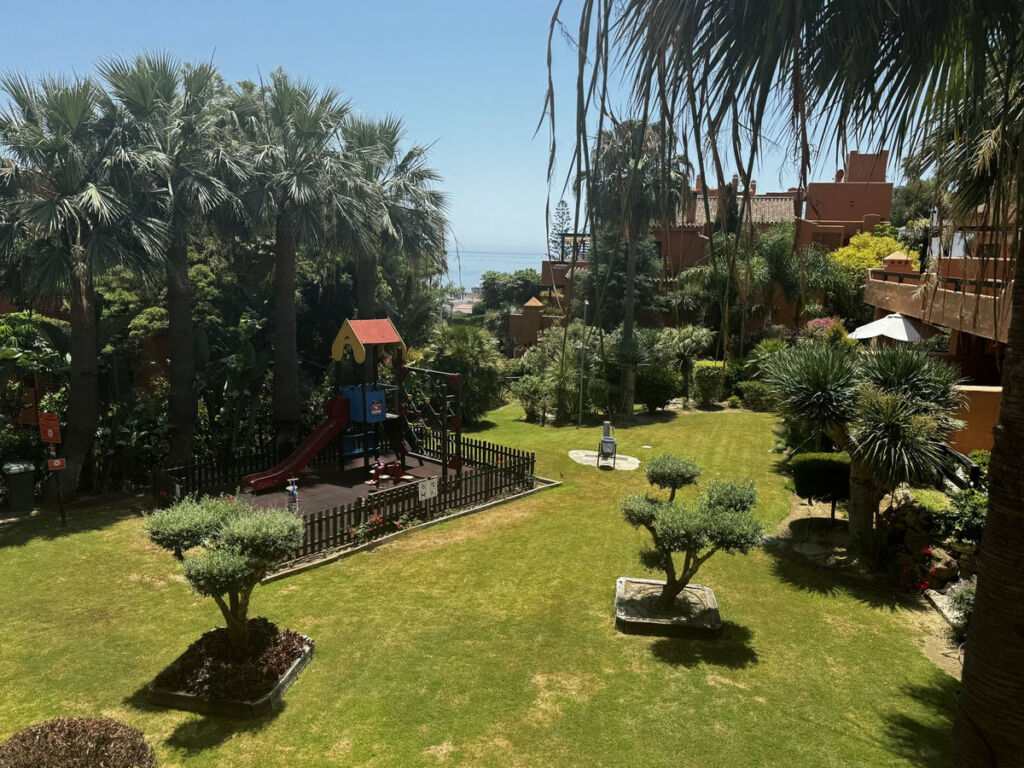 Middle Floor Apartment Estepona Málaga - image 28