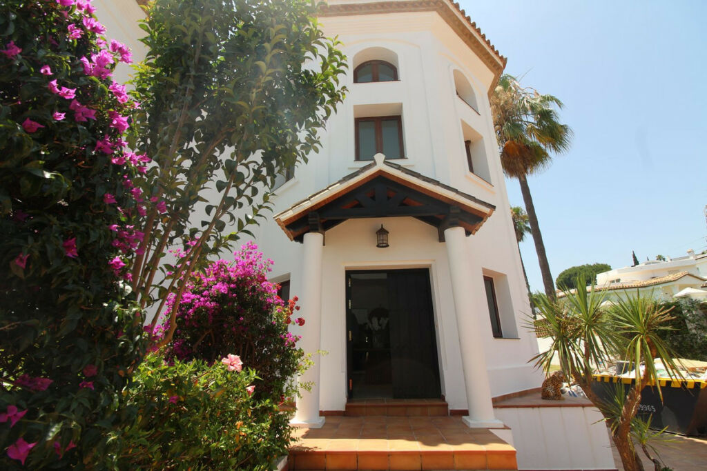 Detached Villa El Paraiso Málaga - image 28