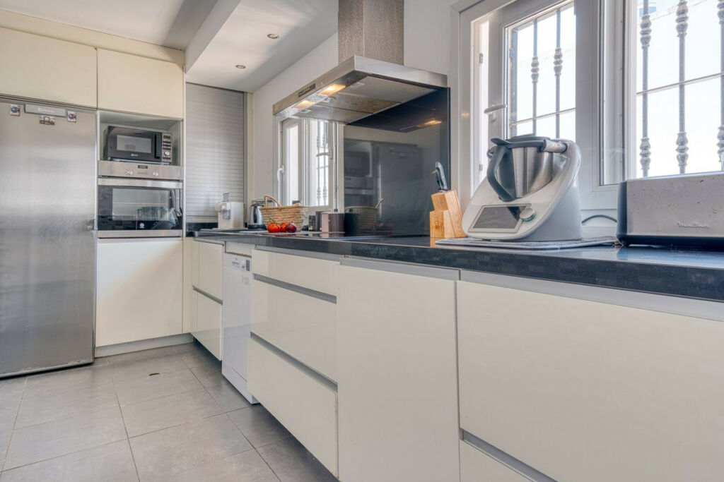 Detached Villa Estepona Málaga - image 26