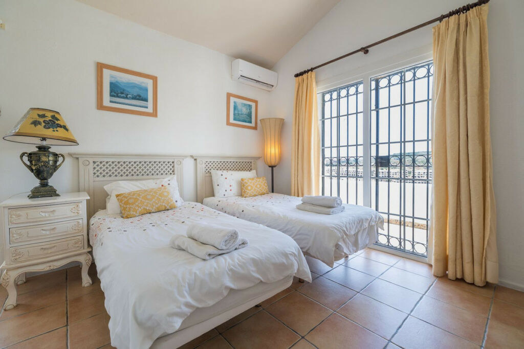 Detached Villa Estepona Málaga - image 45