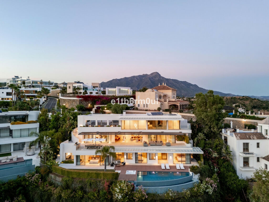 Detached Villa La Quinta Málaga - image 28