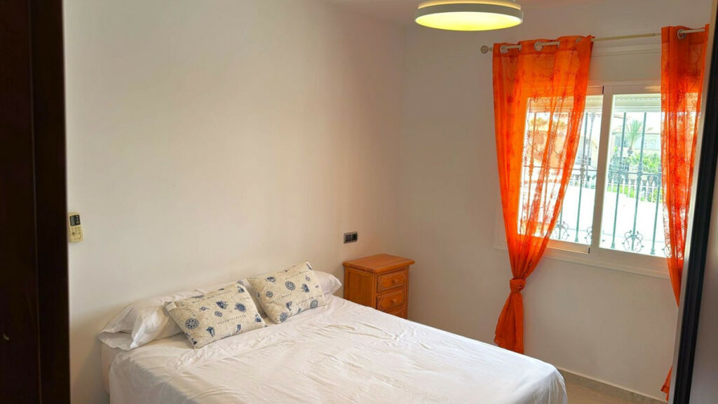 Detached Villa Estepona Málaga - image 28