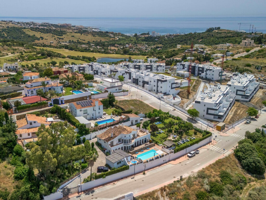 Detached Villa Estepona Málaga - image 25