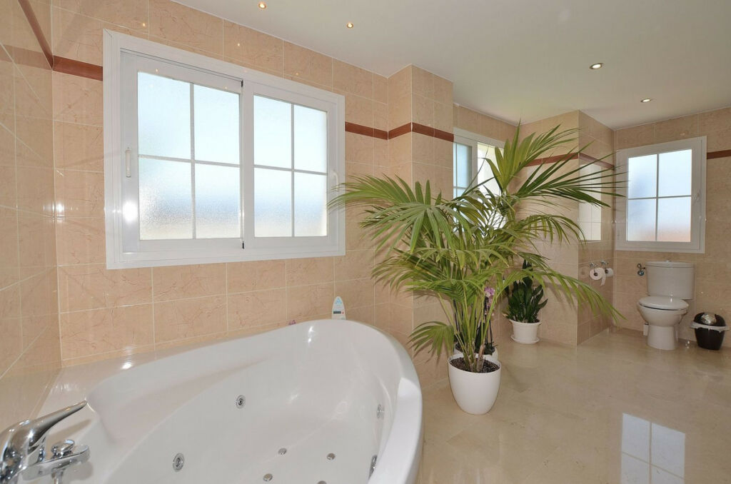 Penthouse Torrequebrada Málaga - image 29