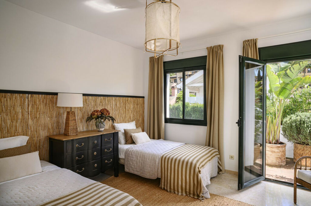 Detached Villa Estepona Málaga - image 29