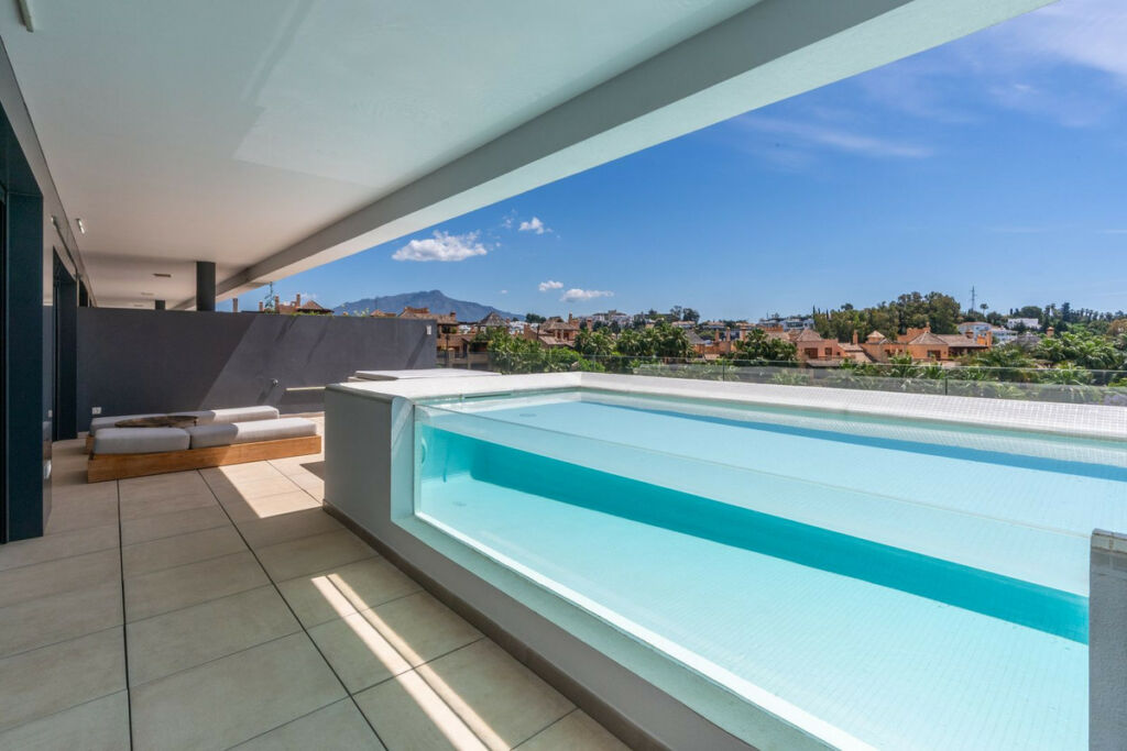 Middle Floor Apartment Estepona Málaga - image 29