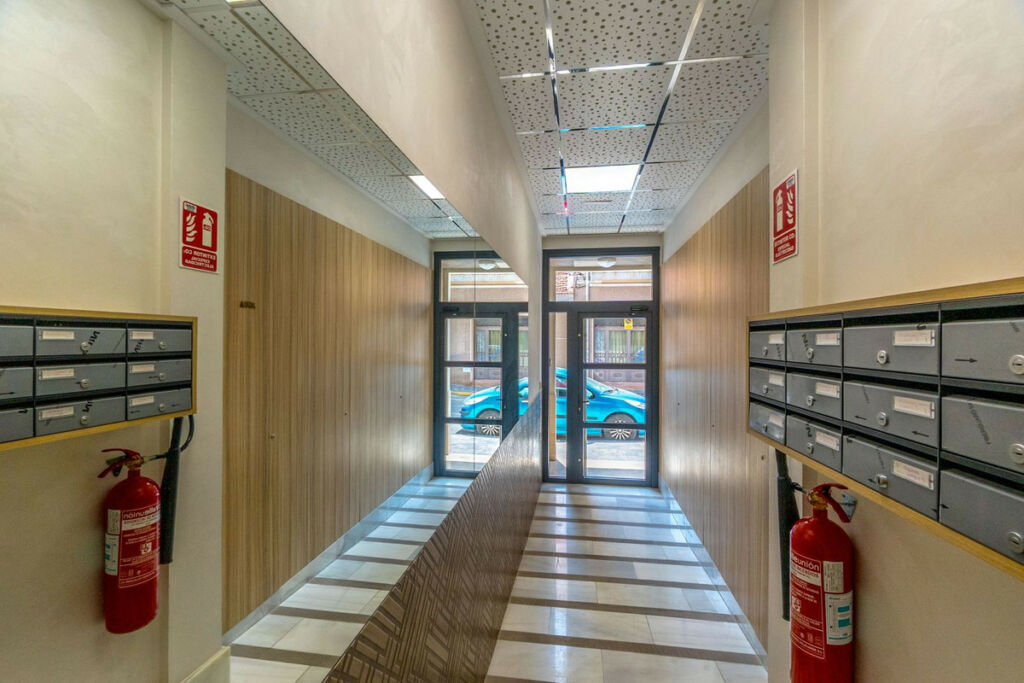 Middle Floor Apartment Torrevieja Alicante - image 29