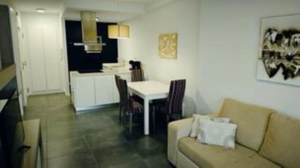 Middle Floor Apartment Torrevieja Alicante - image 3