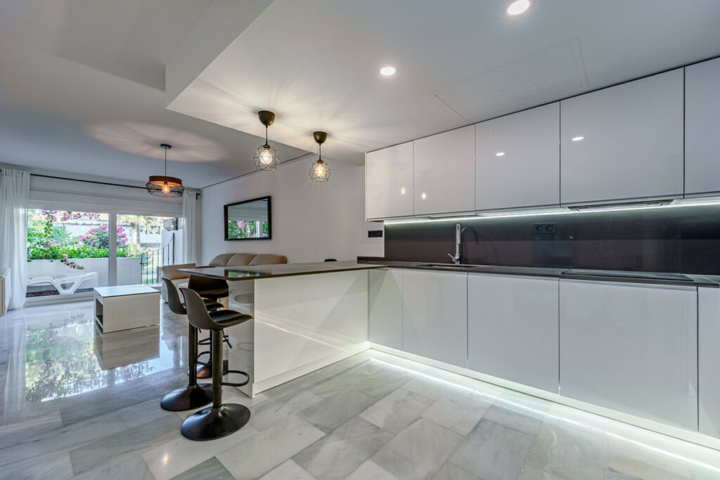 Ground Floor Apartment Sierra Blanca Málaga - image 3