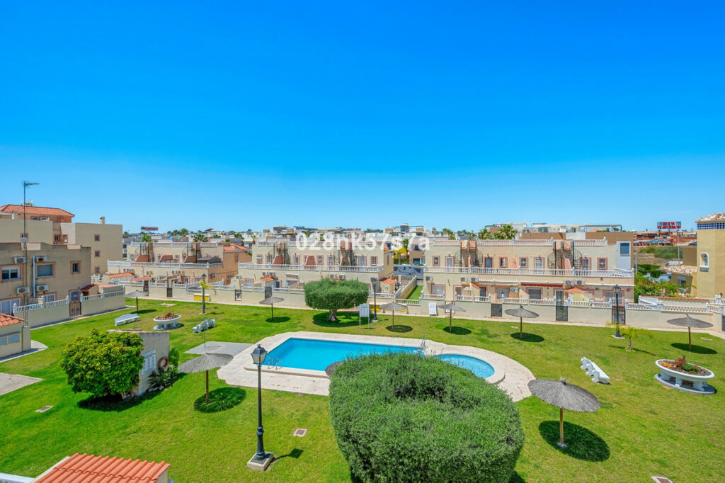 Townhouse La Zenia Alicante - image 3