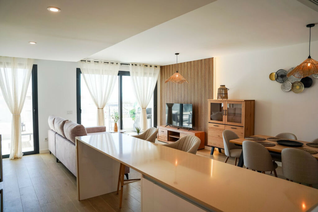 Middle Floor Apartment Estepona Málaga - image 3