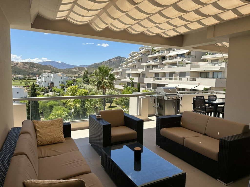 Middle Floor Apartment Benahavís Málaga - image 3