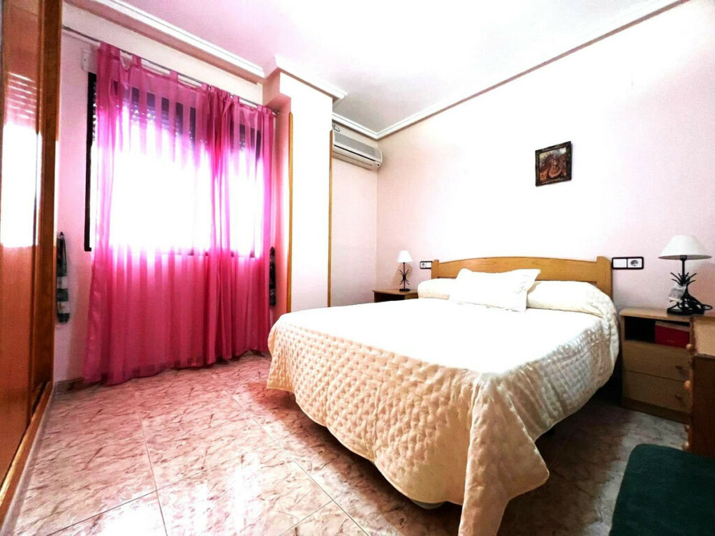 Middle Floor Apartment Guardamar del Segura Alicante - image 3