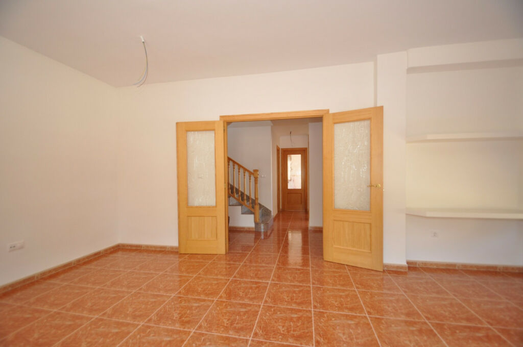 Townhouse Pinoso Alicante - image 3