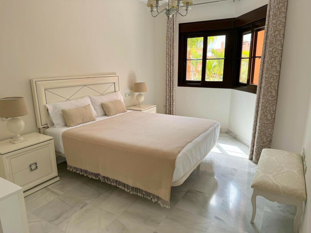 Middle Floor Apartment Hacienda del Sol Málaga - image 3
