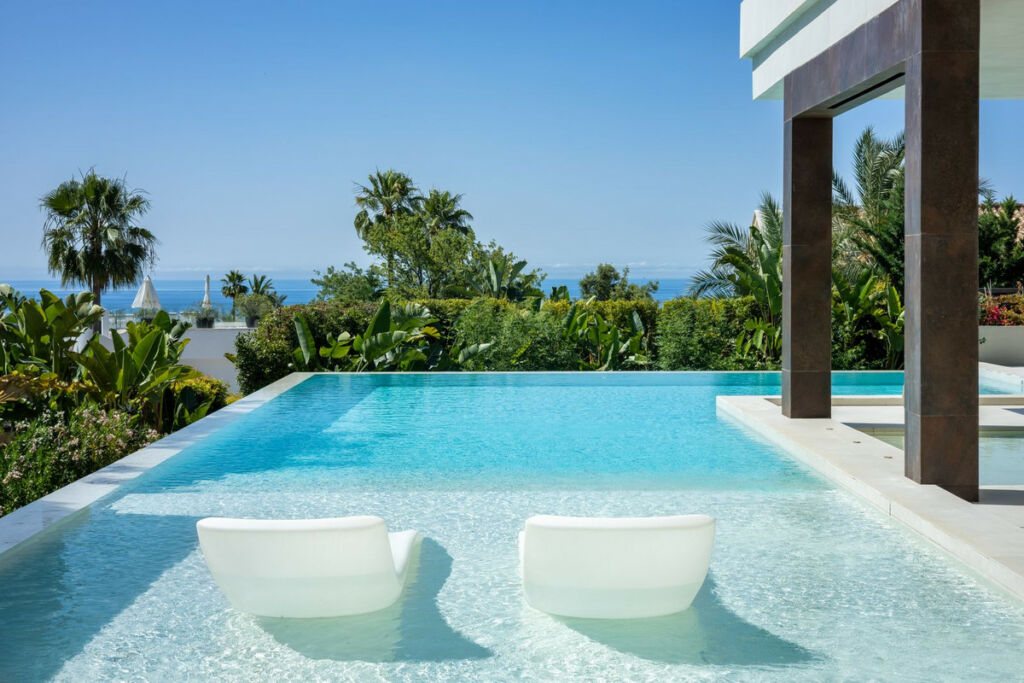 Detached Villa Sierra Blanca Málaga - image 3