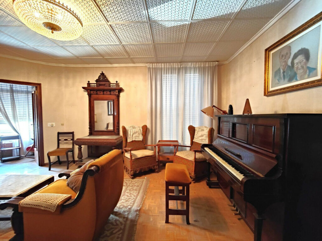 Middle Floor Apartment Torrevieja Alicante - image 3