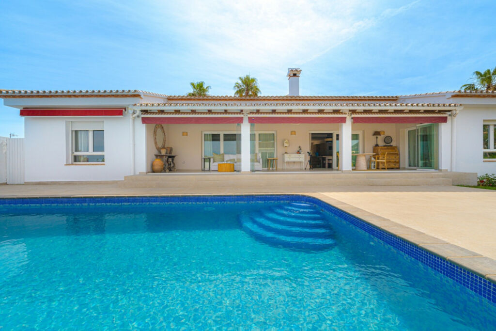 Detached Villa Denia Alicante - image 3
