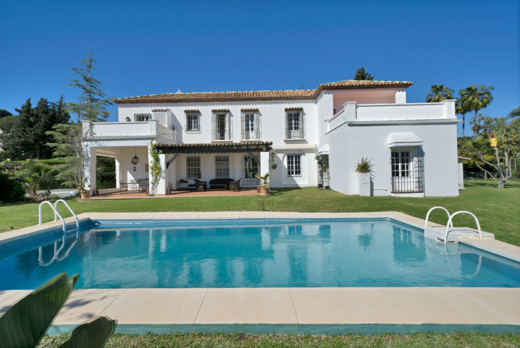 Detached Villa Las Brisas Málaga - image 3