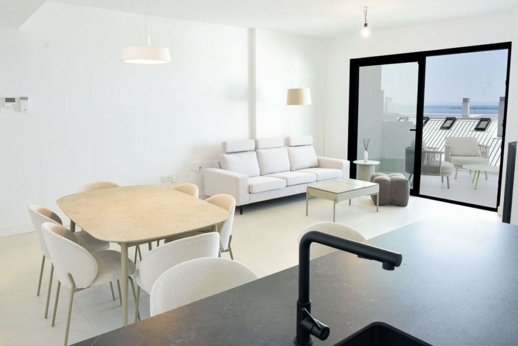 Middle Floor Apartment Fuengirola Málaga - image 3