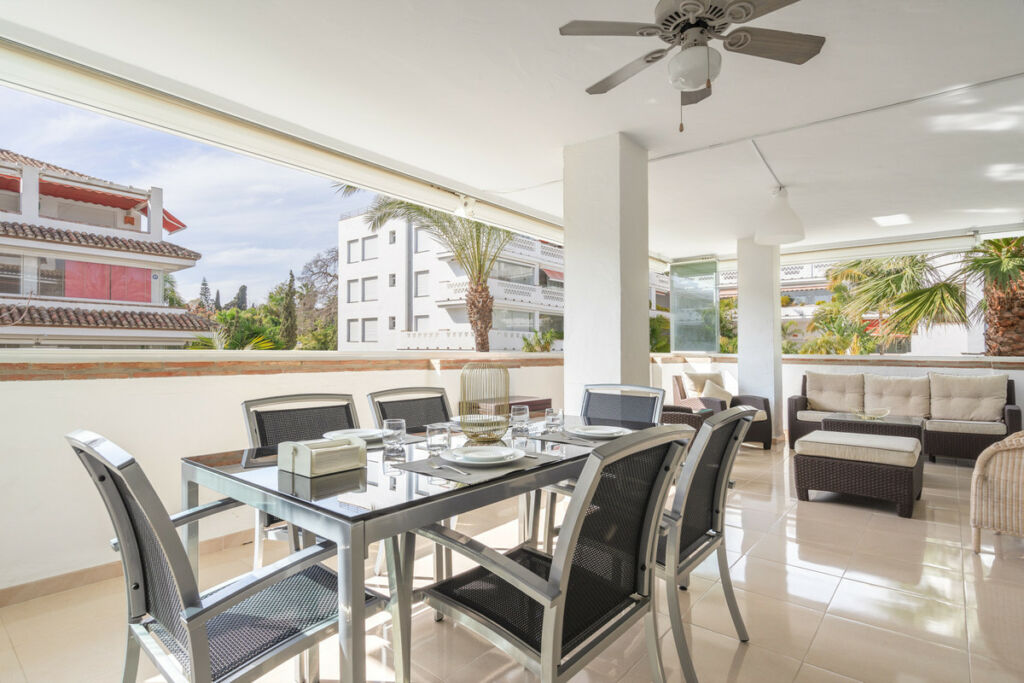 Middle Floor Apartment The Golden Mile Málaga - image 3
