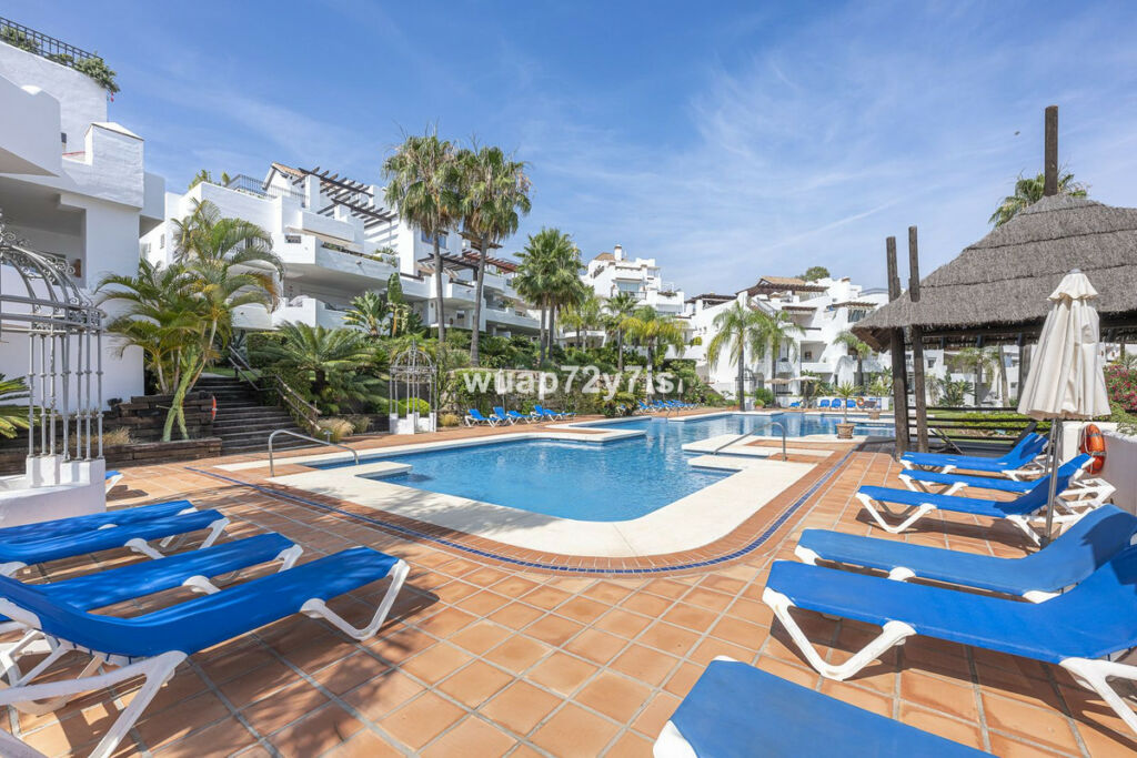 Ground Floor Apartment Nueva Andalucía Málaga - image 2