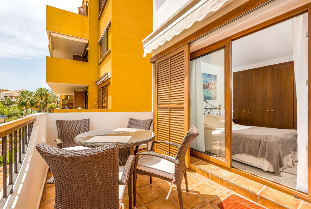 Middle Floor Apartment Punta Prima Alicante - image 3